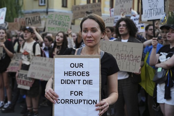 A woman holds a banner during a protest against a law targeting anti-corruption institutions in central Kyiv, Ukraine, Wednesday, July 23, 2025. (AP Photo/Efrem Lukatsky)
Russia Ukraine War