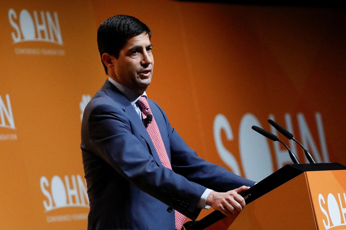 FILE PHOTO: Kevin Warsh, Fellow in Economics at the Hoover Institution and lecturer at the Stanford Graduate School of Business, speaks during the Sohn Investment Conference in New York City, U.S., Ma ...