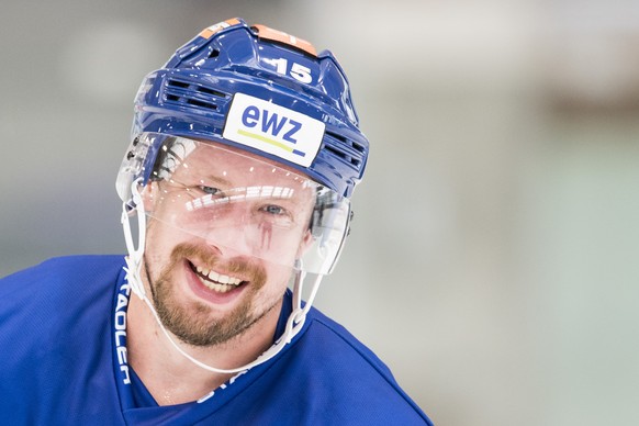 ZUM RUECKTRITT DES SCHWEIZER EISHOCKEYSPIELERS MATHIAS SEGER NACH DEM PLAYOFF-FINAL 2017/18 STELLEN WIR IHNEN FOLGENDES BILDMATERIAL ZUR VERFUEGUNG - Der Zuercher Mathias Seger am Training der ZSC Lio ...