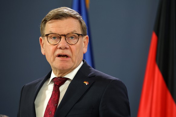epa12532810 German Foreign Minister Johann Wadephul talks during a press conference with the Serbian foreign minister following their meeting in Belgrade, Serbia, 18 November 2025. The German foreign  ...