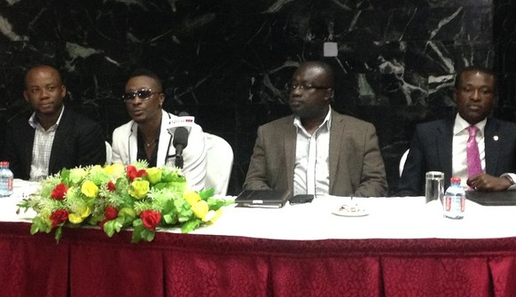 Asamoah Gyan (2. von Links) an der Pressekonferenz vom Mittwoch.