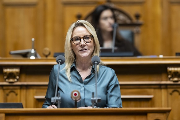 Celine Amaudruz, SVP-GE, spricht fuer die Kommission zur Anpassung der Hinterbliebenenrenten, an der Herbstsession der Eidgenoessischen Raete, am Mittwoch, 24. September 2025 im Nationalrat in Bern. ( ...