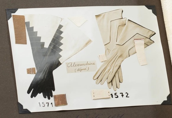 Musterbuch der Handschuhmacherei Wiessner von 1931 bis 1932.