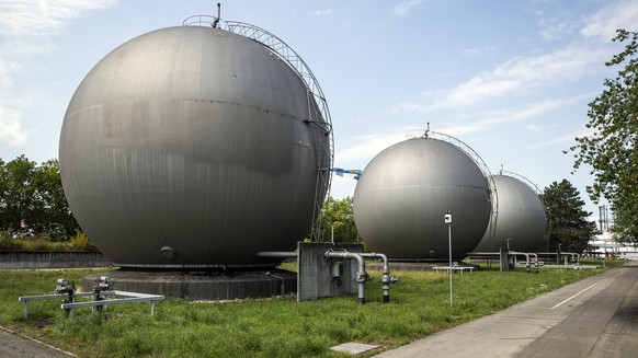 ARCHIVBILD ZUM ZIEL DES BUNDESRATES, IM WINTERHALBJAHR 2022/23 15 PROZENT WENIGER GAS ZU VERBRAUCHEN, AM MITTWOCH, 24. AUGUST 2022 - Die Erdgastanks der Erdgas Ostschweiz AG mit Sitz in Zuerich, aufge ...