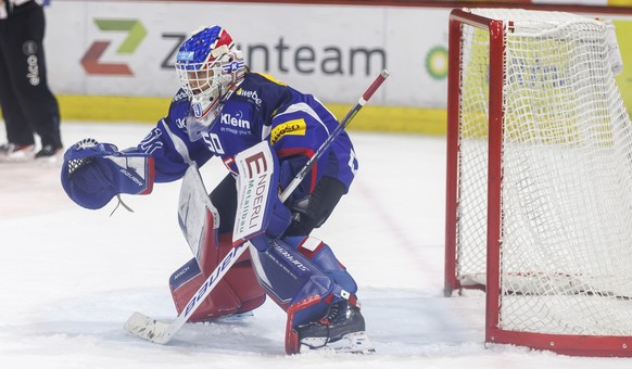 EHC Kloten Torhueter Timo Johner waehrend dem Eishockey-Meisterschaftsspiel der National League zwischen dem EHC Kloten und dem EHC Biel am Sonntag, 19. Februar 2023, in Kloten. (KEYSTONE/Patrick B. K ...