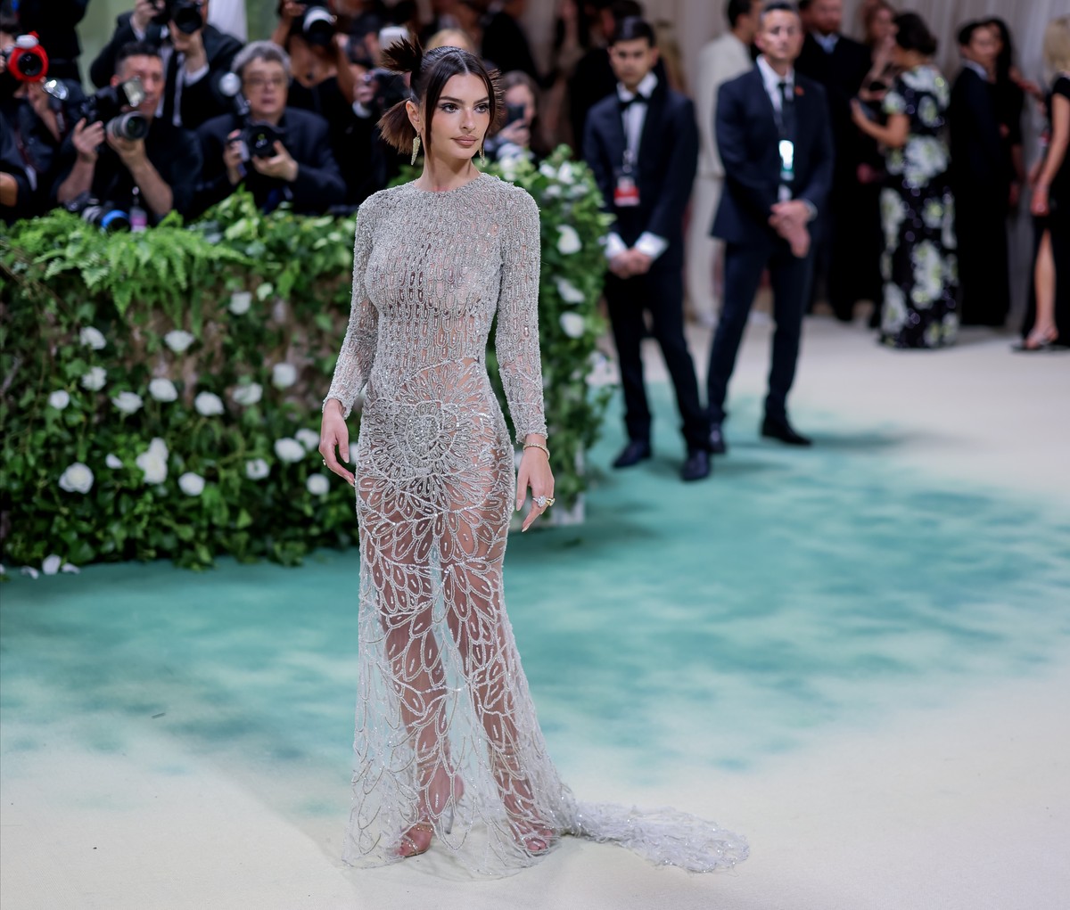 epa11323437 Emily Ratajkowski arrives at the red carpet for the 2024 Met Gala, the annual benefit for the Metropolitan Museum of Art's Costume Institute, in New York, New York, USA, 06 May 2024.  ...
