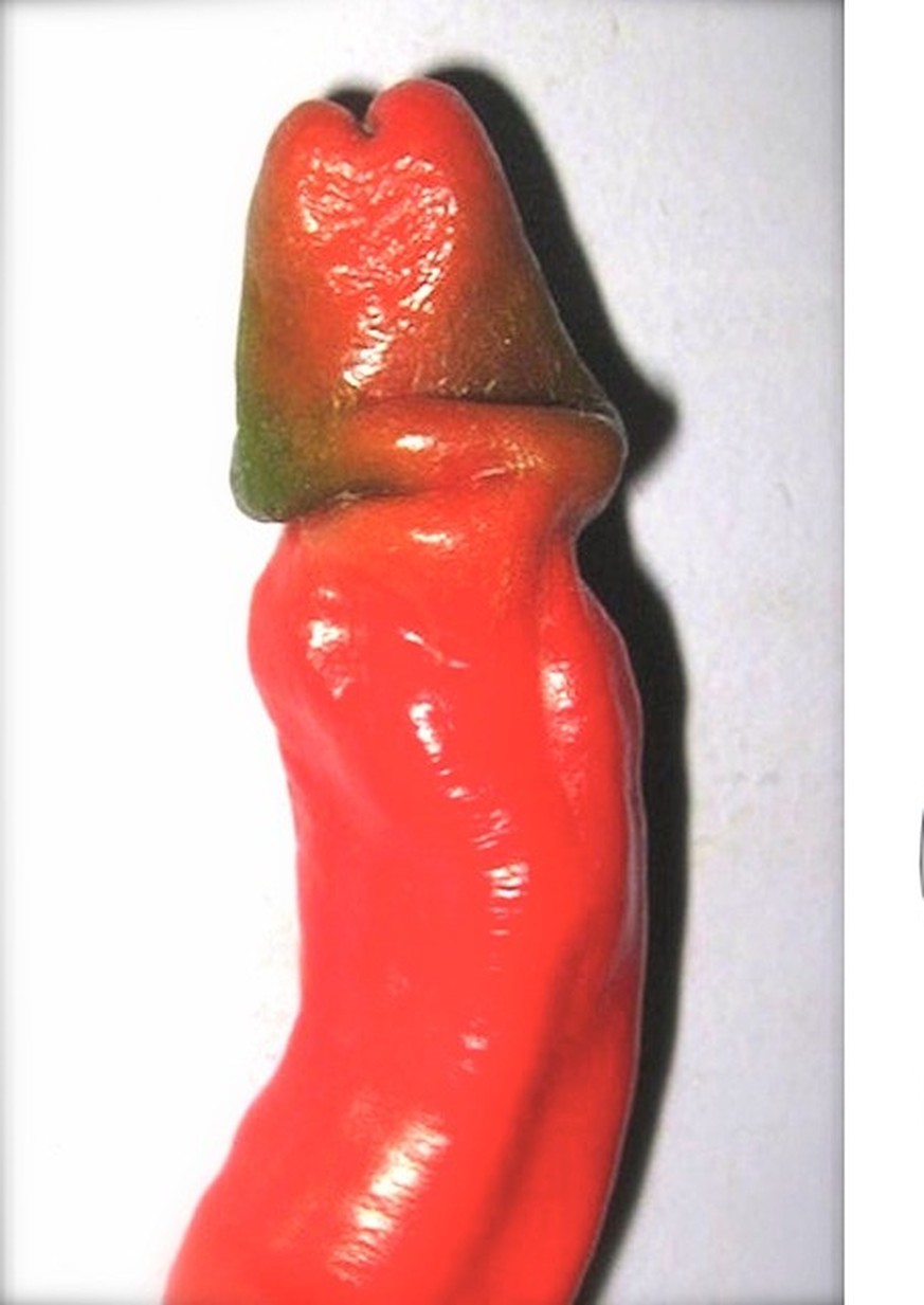 Ich kam nach einer kurzen Abwesenheit zurück und meine Chefinnen hatten folgende Stories für mich: Penis-Peperoni und Twerk-Sextoys. Ich liebe meinen Job