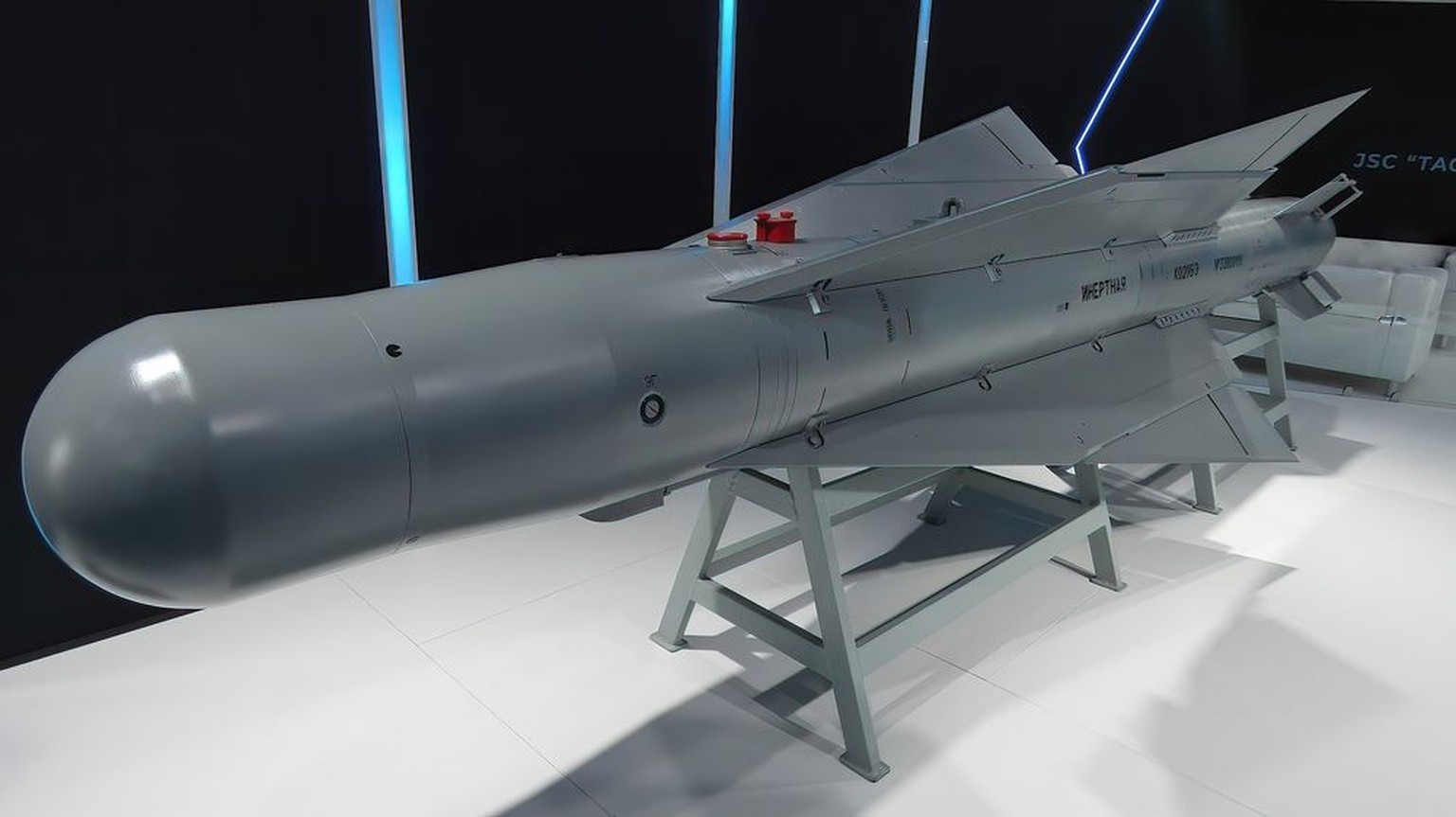 Russische Gleitbombe vom Typ UPAB-1500B.
https://commons.wikimedia.org/w/index.php?curid=115577538