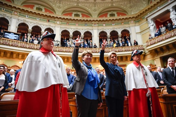 Zwei neue Bundesrätinnen an einem Tag: Karin Keller-Sutter, rechts, und Viola Amherd bei ihrer Vereidigung.