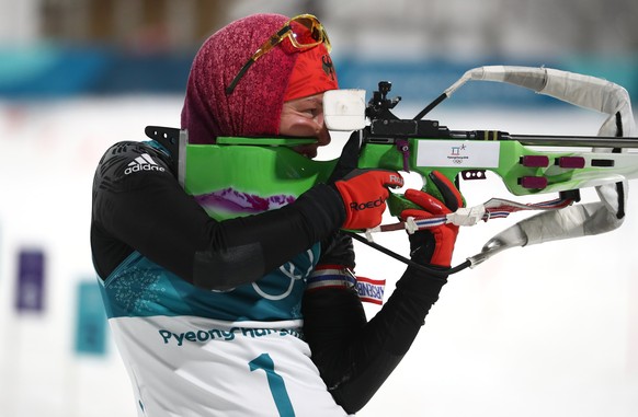 epa06517549 Gold medalist Laura Dahlmeier of Germany in action at the shootig range during the Women&#039;s Biathlon 10 km Pursuit race at the Alpensia Biathlon Centre during the PyeongChang 2018 Olym ...