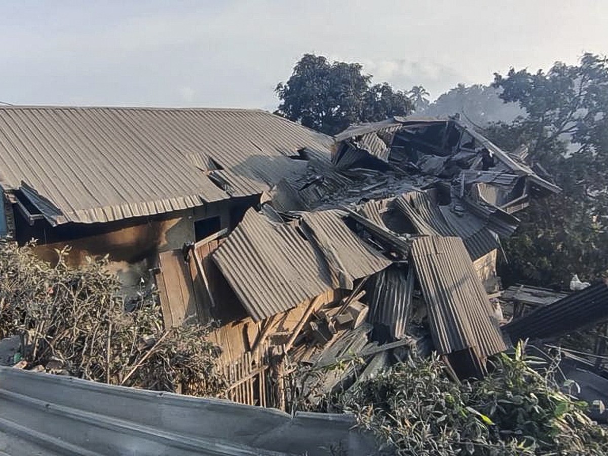 Une éruption volcanique fait dix morts en Indonésie
