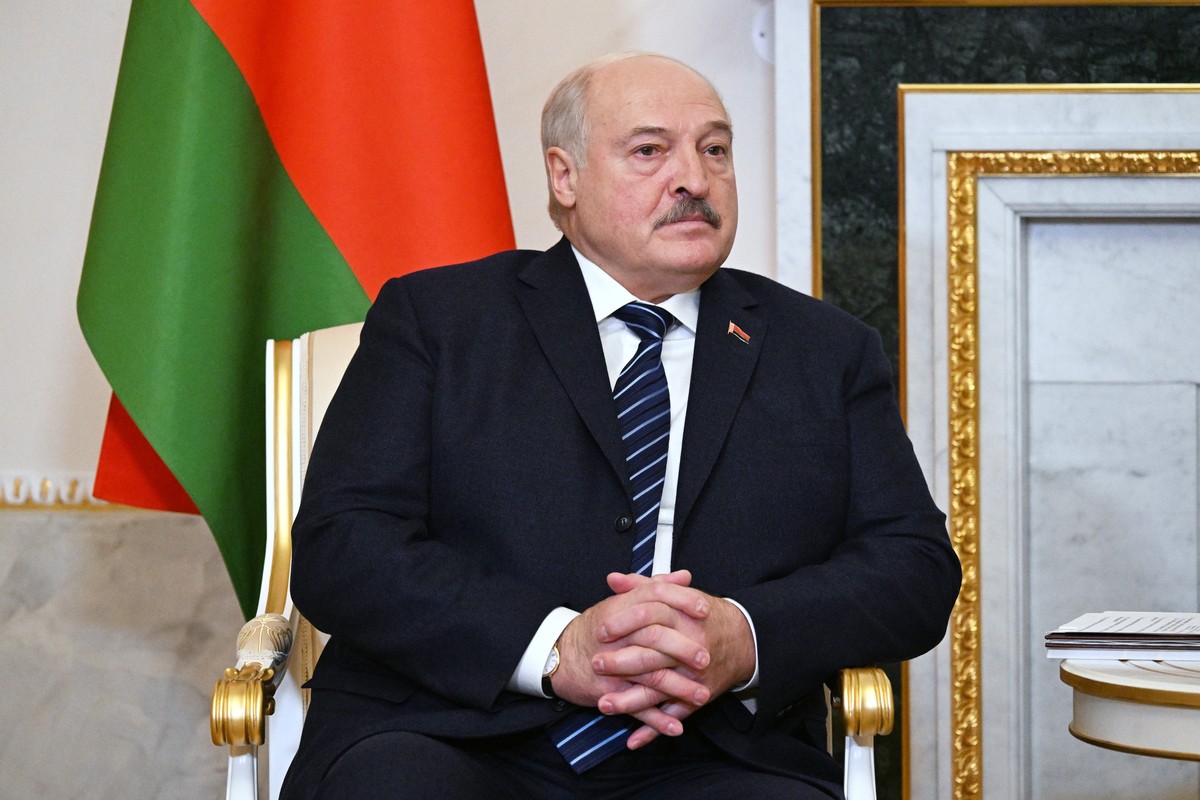 epa11111286 Belarusian President Alexander Lukashenko attends a meeting with Russian President Vladimir Putin, at the Constantine Palace in Strelna in the suburb of St. Petersburg, Russia, 28 January  ...