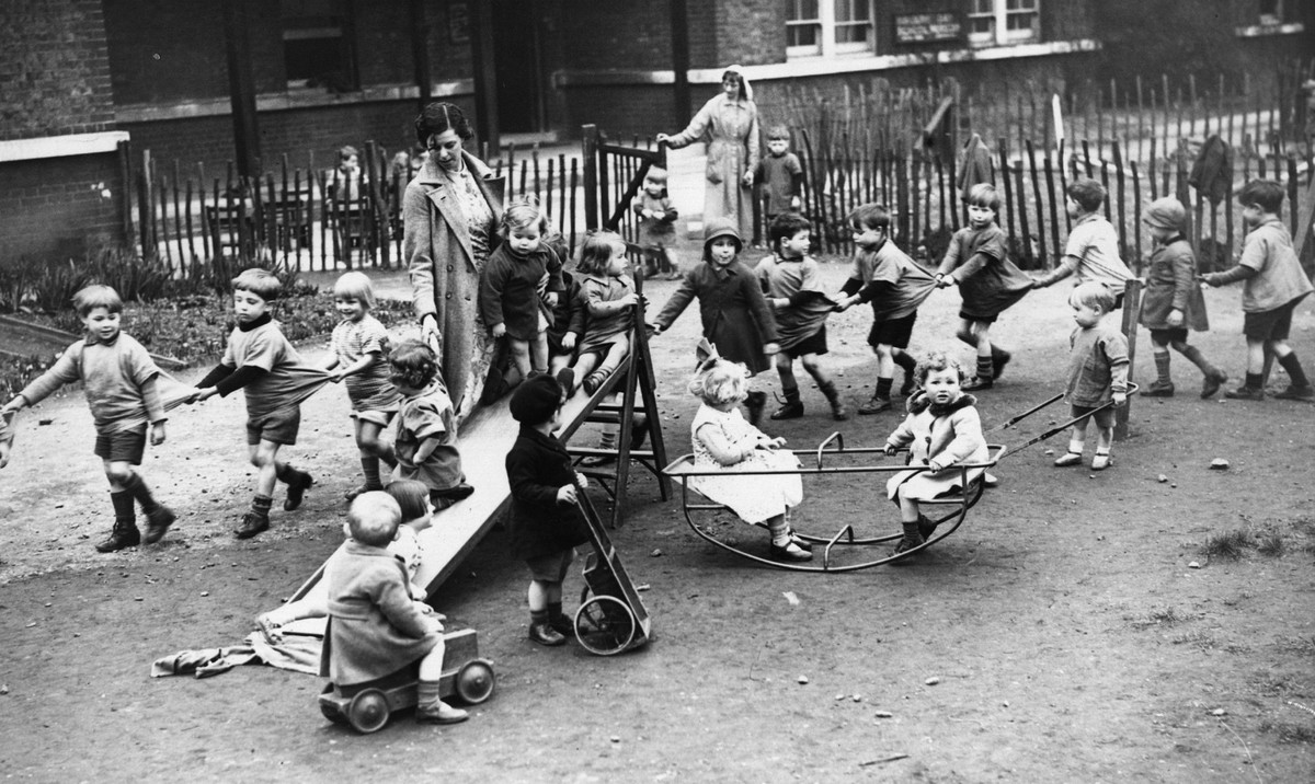 circa 1955: Nursery school pupils play in the playground. The school is built on the site of the old Foundling Hospital in Bloomsbury, London. (Photo by Hulton Archive/Getty Images)