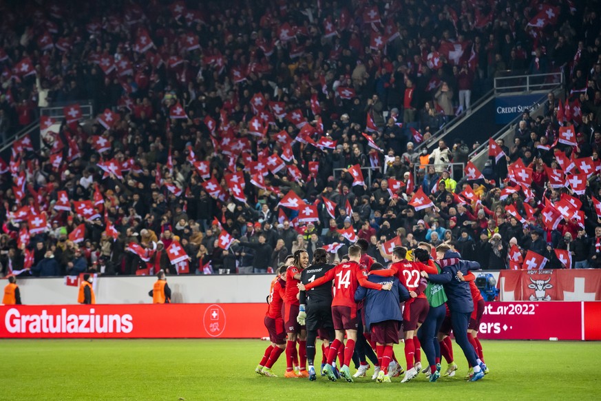 epa09584388 Swiss players celebrate after winning the FIFA World Cup 2022 group C qualifying soccer match between Switzerland and Bulgaria in Lucerne, Switzerland, 15 November 2021. EPA/URS FLUEELER