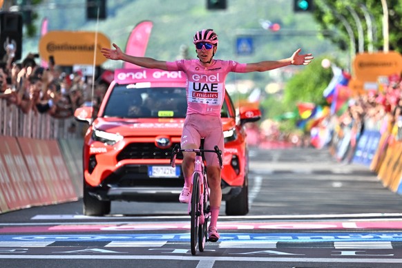 epa11368751 Slovenian rider Tadej Pogacar of Uae Team Emirates celebrates after crossing the finish line and win the 20th stage of the 107 Giro d&#039;Italia 2024, cycling race over 184 km from Alpago ...