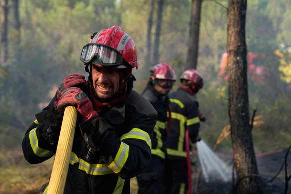 Firefighters work to extinguish a fire in Blagon, during wildfires in southwestern France, Wednesday, July 29, 2026. (AP Photo/Baz Ratner)
France Wildfires