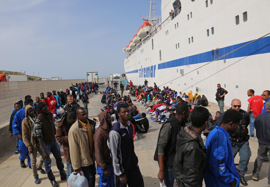 Am Samstag trafen erneut 454 Migranten in der sizilianischen Stadt Messina ein.