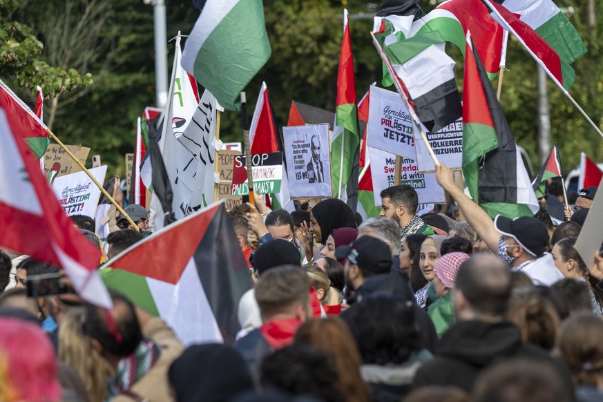 Pro-Palaestina-Demo am Samstag, 14. Oktober 2023, auf der Schuetzenmatte in Bern. (KEYSTONE/ Marcel Bieri)