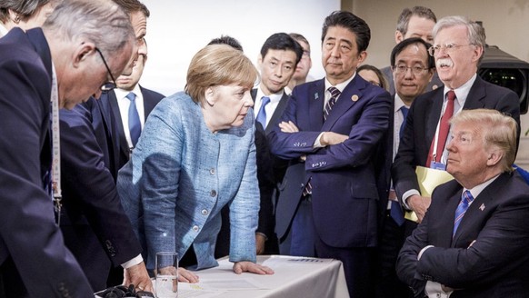 BILD DER WOCHE INTERNATIONAL - In this photo made available by the German Federal Government, German Chancellor Angela Merkel, center, speaks with U.S. President Donald Trump, seated at right, during ...