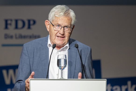 Der Alt-Bundesrat Kaspar Villiger bei seiner Rede, anlaesslich der Delegiertenversammlung der FDP Schweiz vom Samstag, 28. Juni 2025 in Hergiswil im Kanton Nidwalden. (KEYSTONE/Urs Flueeler).