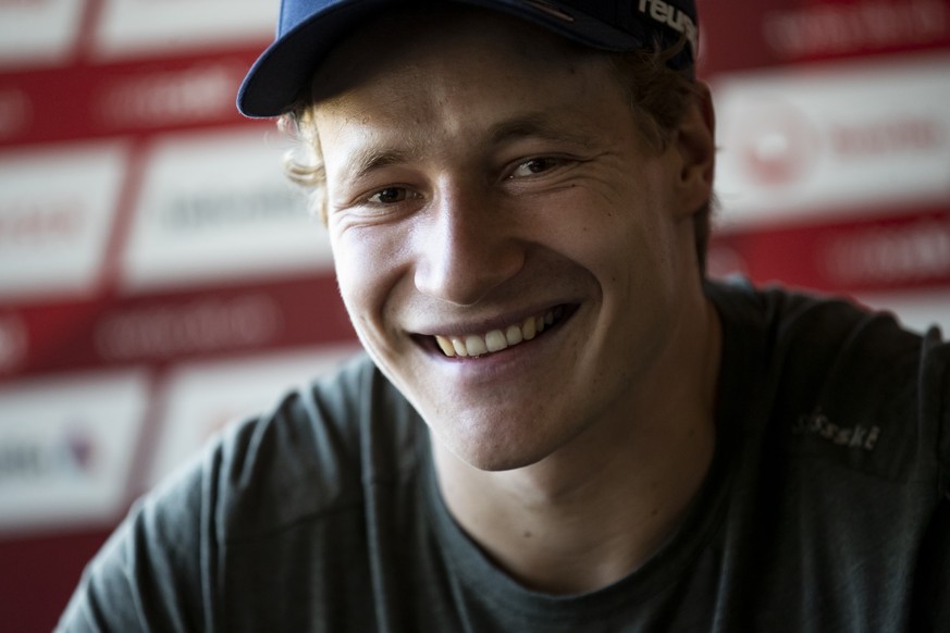 Der Schweizer Skirennfahrer Marco Odermatt spricht waehrend einem Interview, anlaesslich der Werbewoche von Swiss-ski am Dienstag, 4. Oktober 2022, in The Hall in Duebendorf. (KEYSTONE/Alexandra Wey)