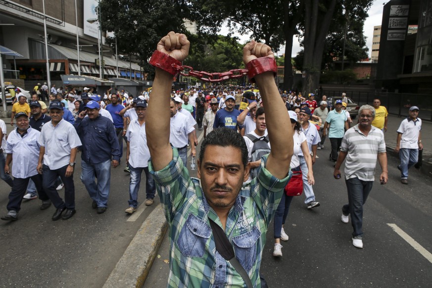 epa05518674 People participate in a demonstration demanding the electoral power to announce a date for the recall referendum promoted by opposition to revoke the Venezuelan President Nicolas Maduro, i ...