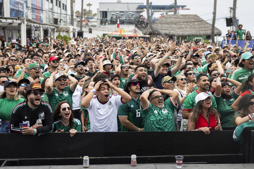 epa13031547 Mexico fans react during the FIFA World Cup 2026 match between Mexico and South Africa at a watch party at Mission Beach in San Diego, California, USA, 11 June 2026. EPA/PETER KLAUNZER EDI ...