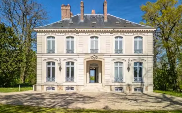 Der Startpreis für Karl Lagerfelds Villa liegt bei&nbsp; 4'635'000 Euro.