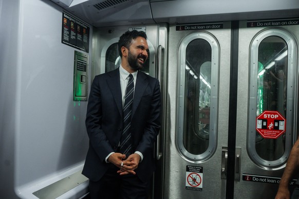 epa12415020 New York City Democratic mayoral candidate Zohran Mamdani takes the train after departing a press conference in the Bronx borough of New York, New York, USA, 29 September 2025. EPA/OLGA FE ...