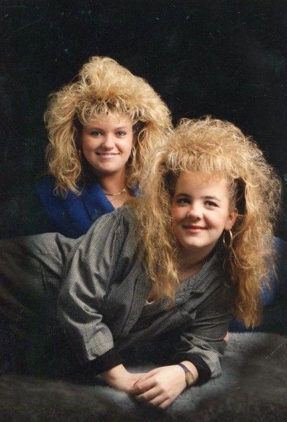 Und nun: 26 der fiesesten Frisuren, die das Internet zu bieten hat\nIn den 80gern ist immer mal der Fön explodiert. Das musste so sein😜