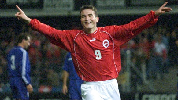 Switzerland&#039;s Alex Frei, celebrates his first goal, during the Soccer World Cup 2002 qualifying game Switzerland vs. Luxemburg, Wednesday, March 28, 2001, in Zurich, Switzerland. (KEYSTONE/Michel ...