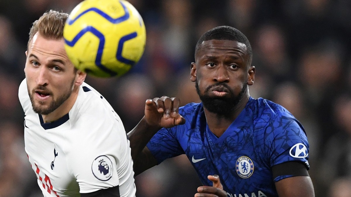 epa08087299 Chelsea's Antonio Ruediger (R) in action against Tottenham Hotspur's Harry Kane (R) during the English Premier league soccer match between Tottenham Hotspur and Chelsea held at t ...
