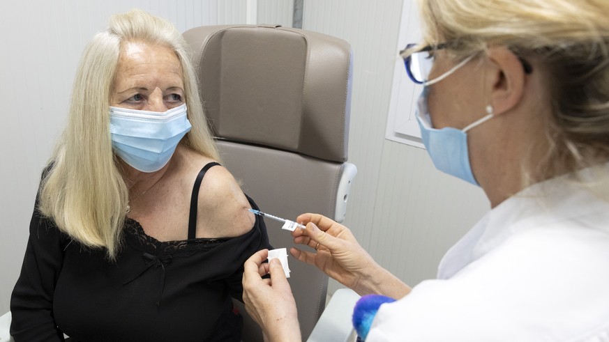 Maire-Helene receives a booster dose of the COVID 19 Pfizer vaccine at the centre of the Geneva University Hospitals (HUG) who opened for the population the forth dose booster COVID, in Geneva, Switze ...