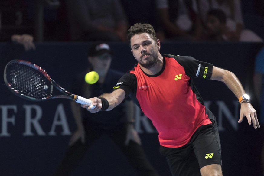 epa05602679 Switzerland&#039;s Stan Wawrinka in action against Switzerland&#039;s Marco Chiudinelli during their first round match for the Swiss Indoors tennis tournament at the St. Jakobshalle in Bas ...