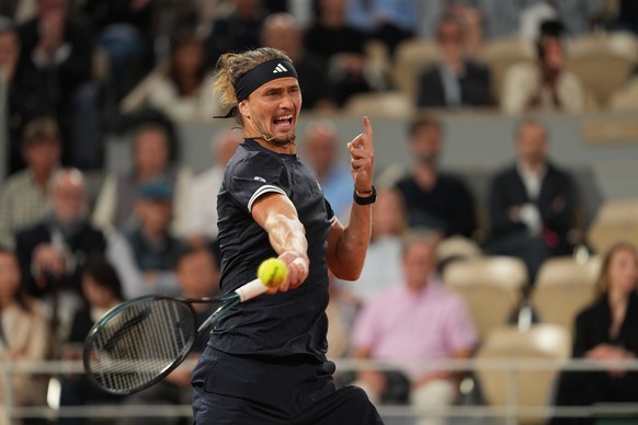 Germany's Alexander Zverev returns to Spain's Rafael Jodar during the quarterfinal tennis match at the French Open in Paris, Tuesday, June 2, 2026. (AP Photo/Thibault Camus)
Alexander Zverev