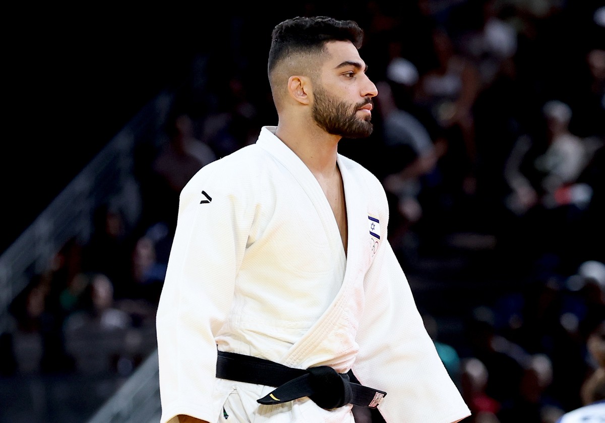 epa11504956 Tohar Butbul of Israel walks off the mat after his opponent Messaoud Redouane Dris of Algeria did not show and Butbul was declared winner by default in the Men -73kg Elimination Round of 3 ...