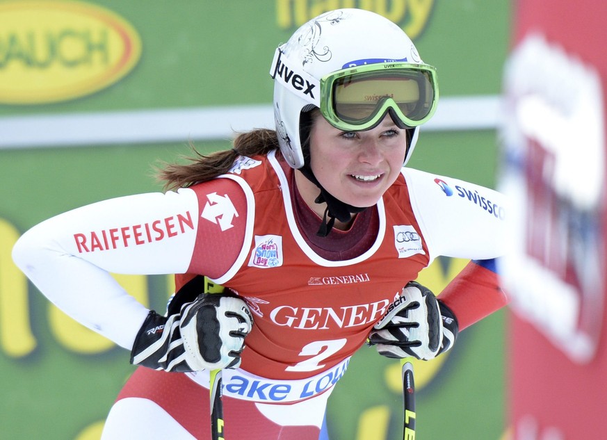 ALS VORSCHAU ZUR FIS SKI ALPIN WM IN ST. MORITZ VOM 06. - 19. FEBRUAR 2017 STELLEN WIR IHNEN FOLGENDES BILDMATERIAL ZUR VERFUEGUNG - epa05056237 Corinne Suter of Switzerland looks up the mountain from ...