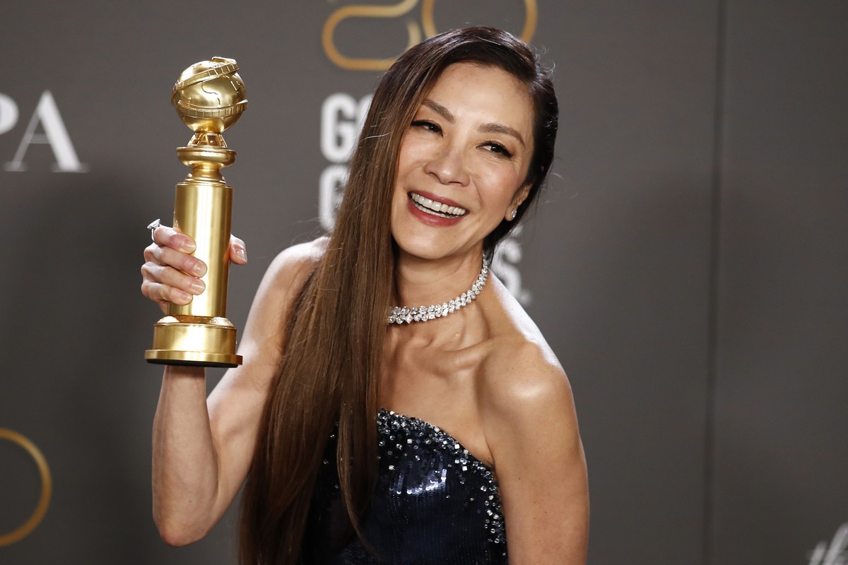 epa10399272 Malaysian actor Michelle Yeoh poses with the award for Best Actress in a Motion Picture Musical or Comedy in the press room during the 80th annual Golden Globe Awards ceremony in Beverly H ...