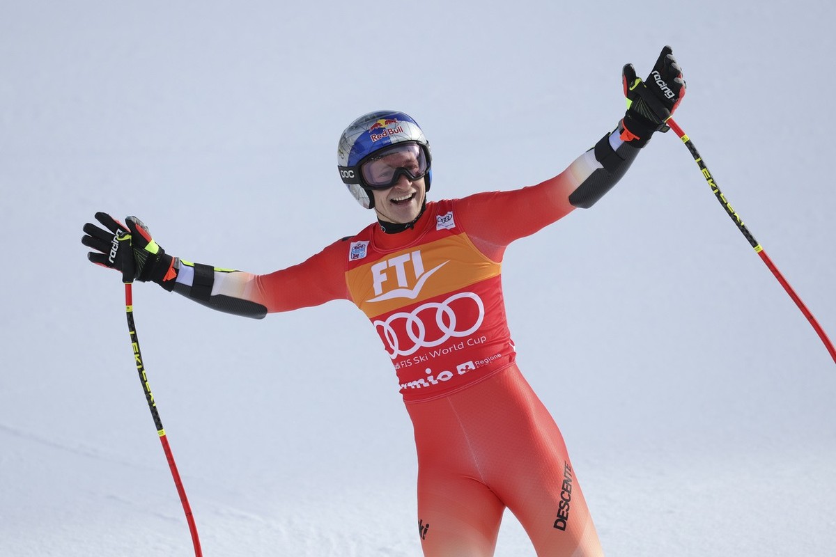 Switzerland's Marco Odermatt celebrates after completing an alpine ski, men's World Cup Super G race, in Bormio, Italy, Thursday, Dec.29, 2022. (AP Photo/Alessandro Trovati)