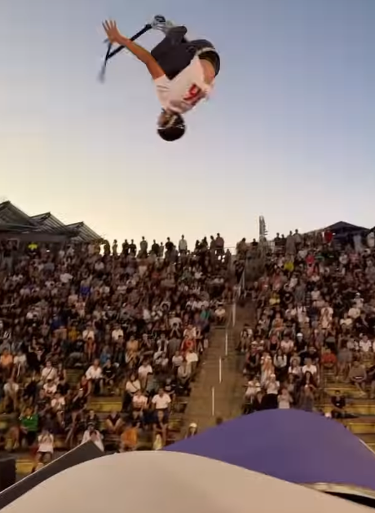 La trottinette freestyle est aussi spectaculaire que risquée.