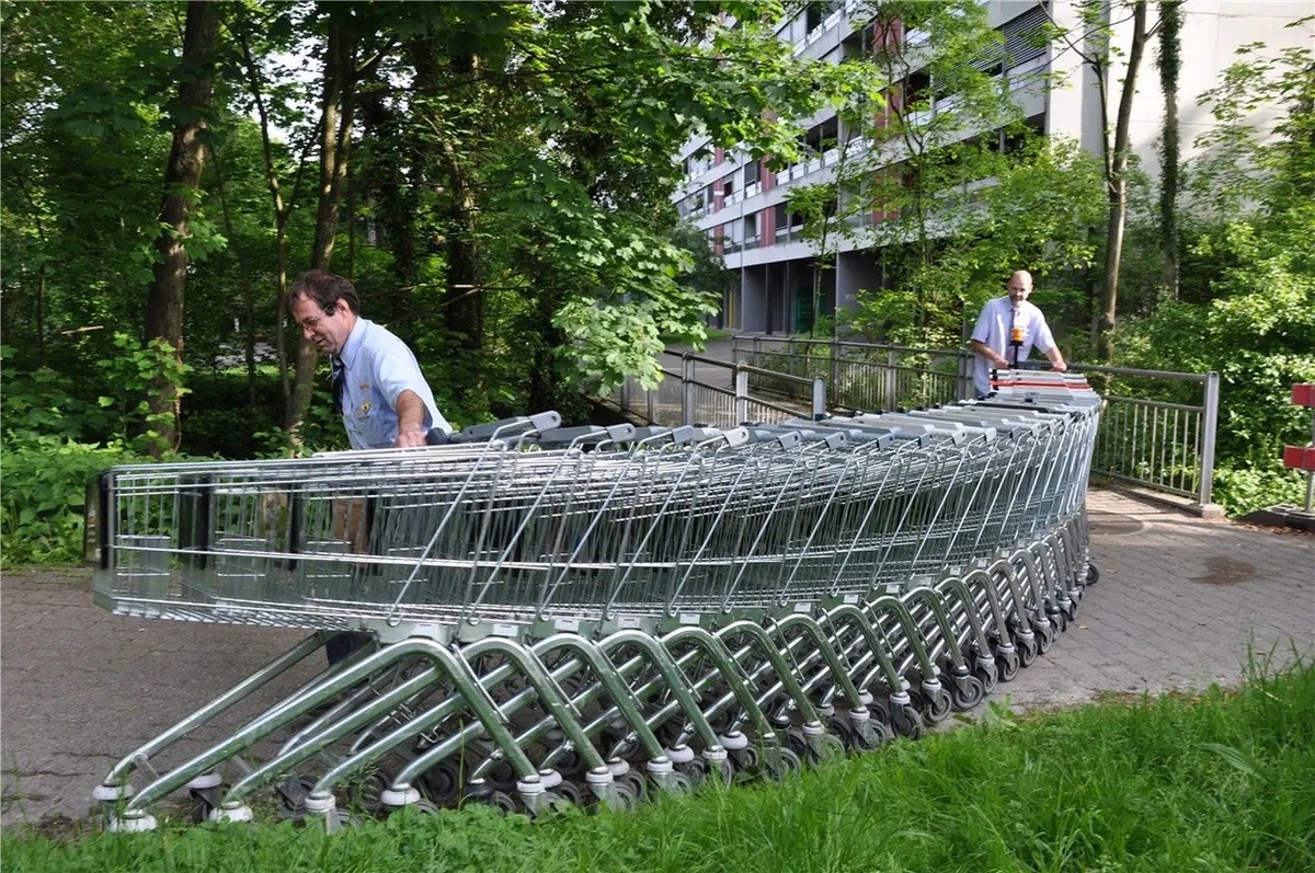 Les caddies de la Coop Telli, à Aarau.
