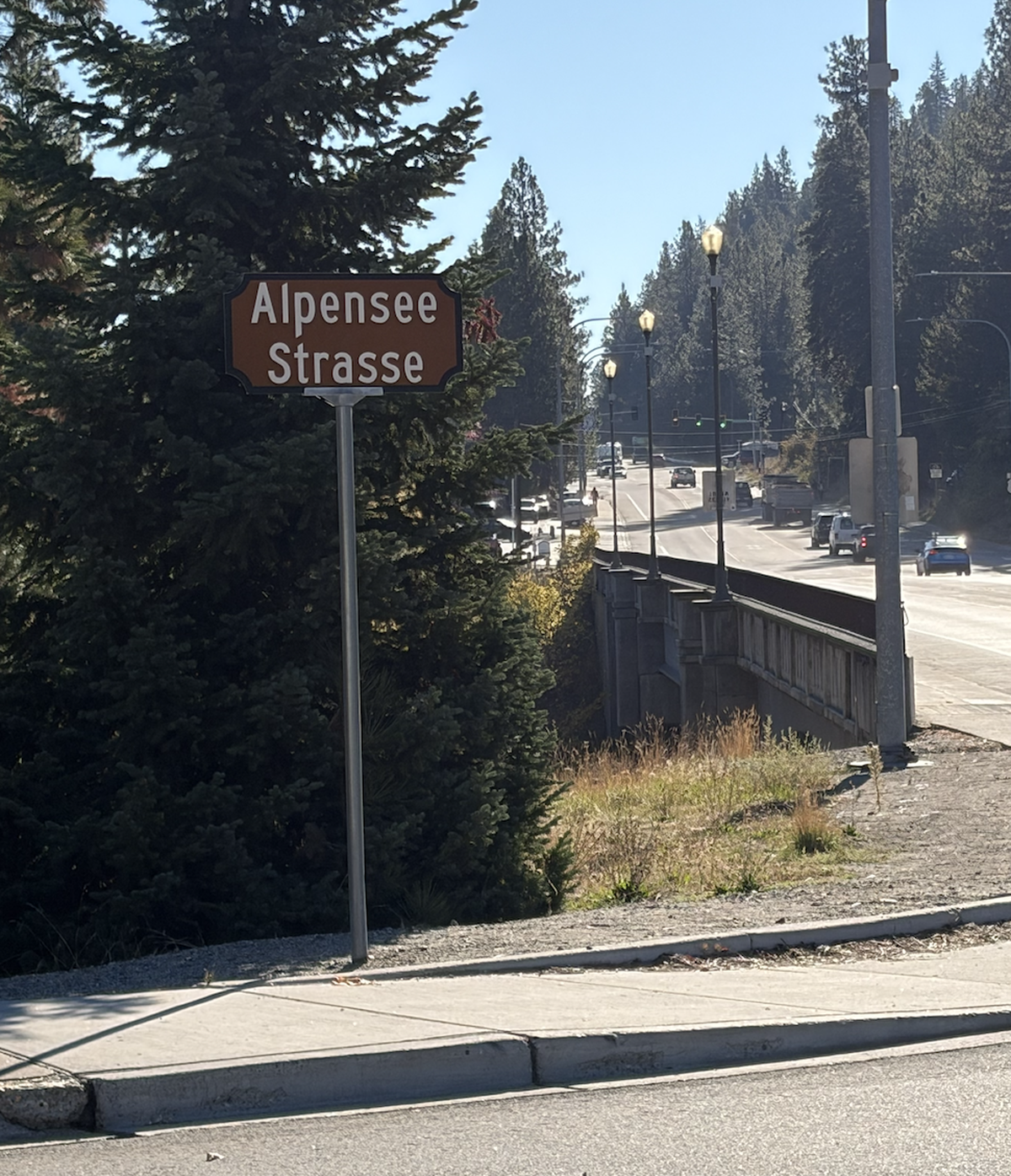 Oui, mêmes les noms de rues sont en allemand à Leavenworth.