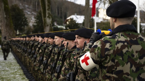 epa11078828 Swiss Army soldiers prepare for the ceremony preceding the arrival of the Swiss President and the Chinese Prime Minister, in Kehrsatz near Bern, Switzerland, January 15, 2024. The Chi...