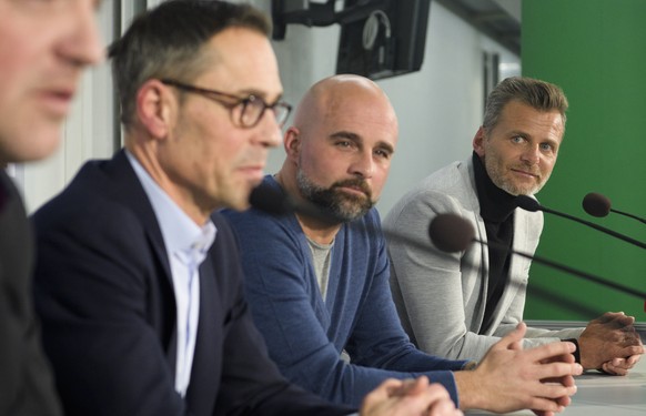 Stefan Wolf, Verwaltungsrat des FC St. Gallen, Matthias Hueppi, Verwaltungsratspraesident, Giorgio Contini, Cheftrainer, und Alain Sutter, der neue Sportchef, von links, aufgenommen am Mittwoch, 3. Ja ...