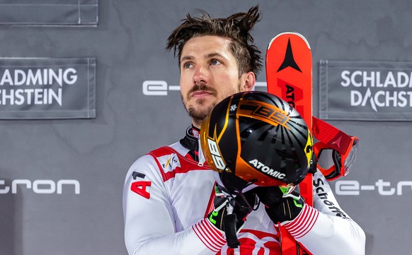 epa07330531 Winner Marcel Hirscher of Austria during the flower ceremony of the men&#039;s FIS Alpine SKiing World Cup Slalom at the Planai in Schladming, Austria, 29 January 2019. EPA/EXPA/JFK