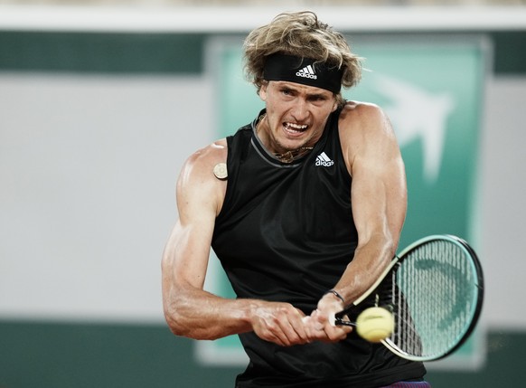 Germany&#039;s Alexander Zverev plays a return to Serbia&#039;s Laslo Djere during their third round match on day 6, of the French Open tennis tournament at Roland Garros in Paris, France, Friday, Jun ...