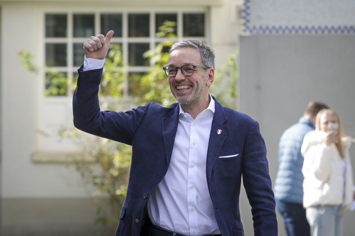 Herbert Kickl, leader of the Freedom Party of Austria gives a thumbs-up as he arrives at a polling station in Purkersdorf, Austria, Sunday, Sept. 29, 2024, to cast his vote in the country's natio ...