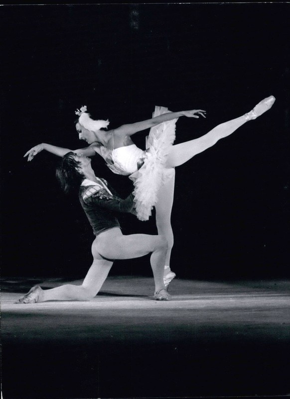 Ballett / Zirkus / Komiker / T�nzer / Entertainer / Theaterst�cke 17. Oktober 1969 - Nurejew in Schwanensee inszeniert in Paris: Rudolf Nurejew wird in Czaikowskis Schwanensee erscheinen, das derzeit  ...
