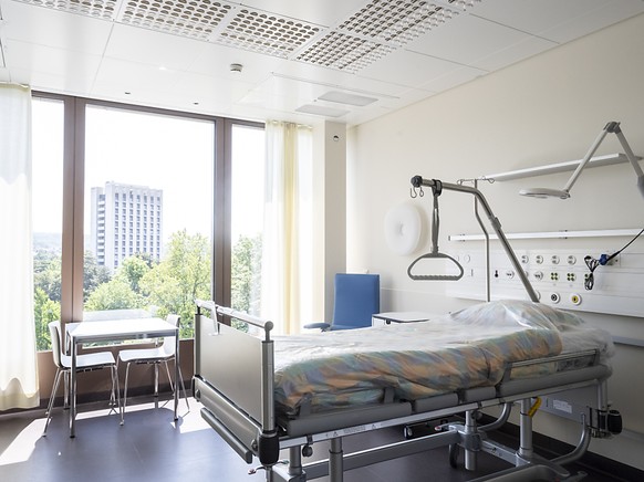 Rund eine Million Personen haben 2018 ein Bett im Spital in Anspruch genommen. Das sind etwa gleich viele wie ein Jahr zuvor. (Themenbild)