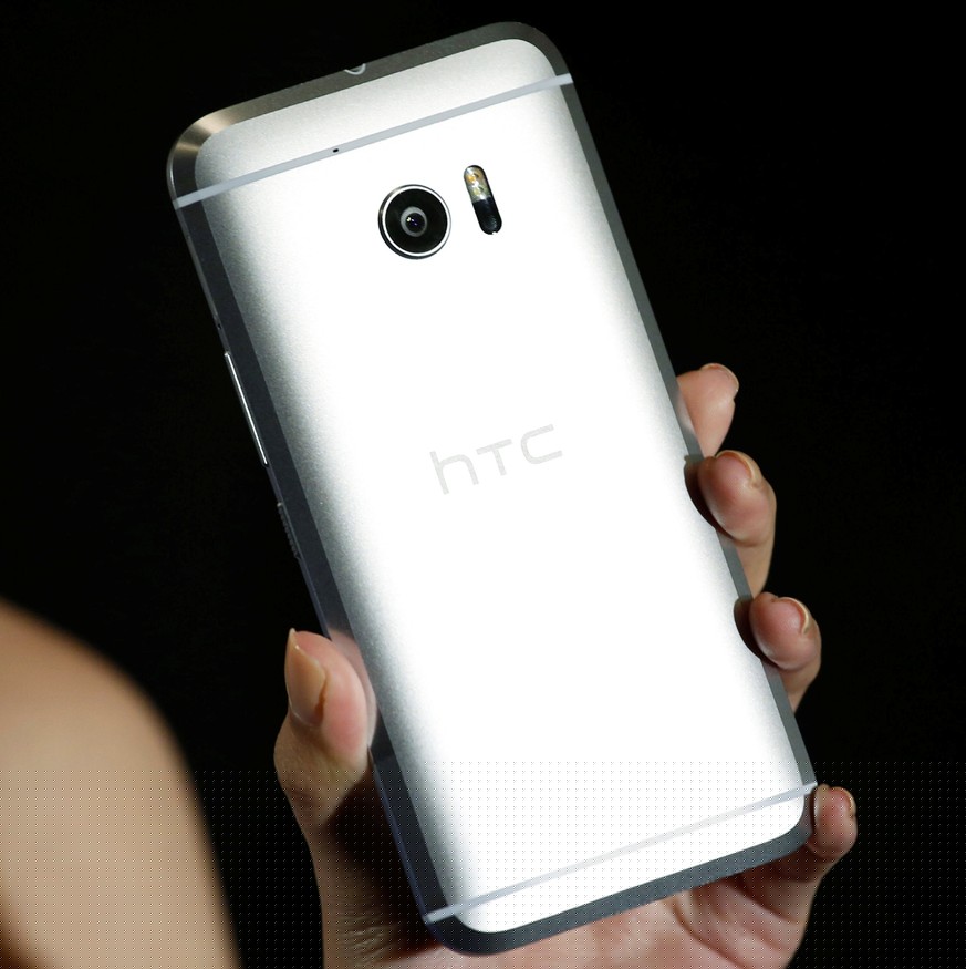 A model poses for photographs with HTC 10, an Android-based smartphone during its launch event in Taitung, Taiwan April 12, 2016. REUTERS/Tyrone Siu